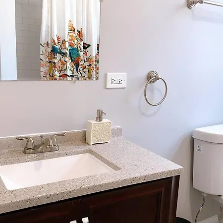 Boutique Garden House 3-story Sleeps 12 *