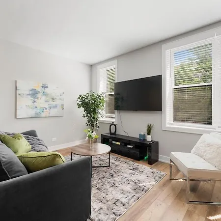 Apartment 2 Bed & 3 Bath