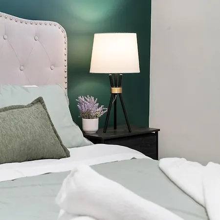 2 Bed & 3 Bath Apartment *