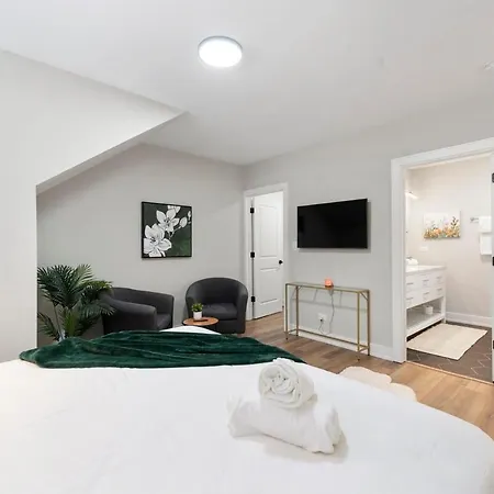 Apartment 2 Bed & 3 Bath *