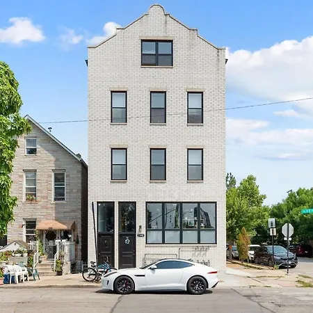Apartment 2 Bed & 3 Bath Chicago
