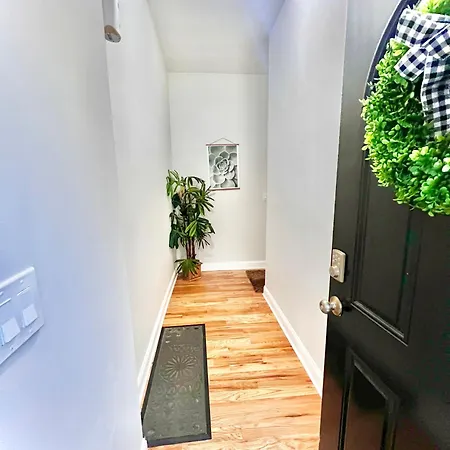 Lux Apt In Bronzeville, Min From Downtown-rsv Now!