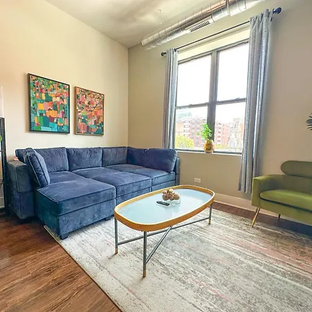 Apartment Stylish 420 Friendly 3br Getaway With Optional Parking Near Mccormick Place, Grant Park & Soldier Field