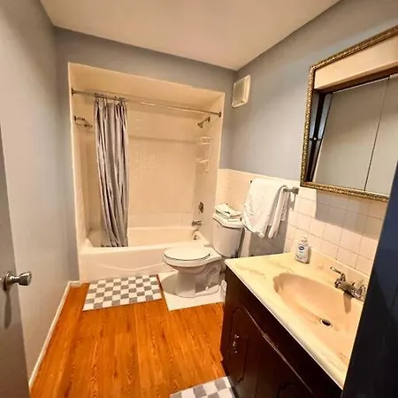 Apartment North Side Escape Modern Near Shops&dining *