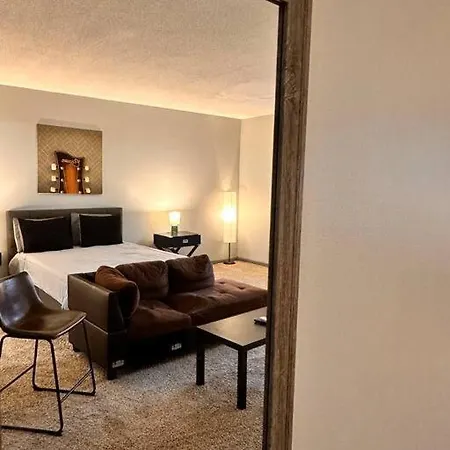 Apartment North Side Escape Modern Near Shops&dining
