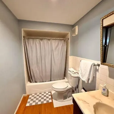 North Side Escape Modern Near Shops&dining Apartment *