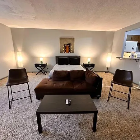 North Side Escape Modern Near Shops&dining Apartment Chicago