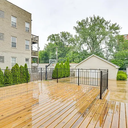 Apartment Walk To Michigan: W/ Yard