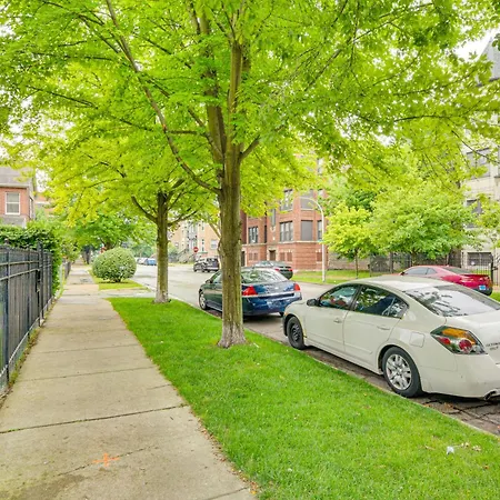 Apartment Walk To Michigan: W/ Yard *