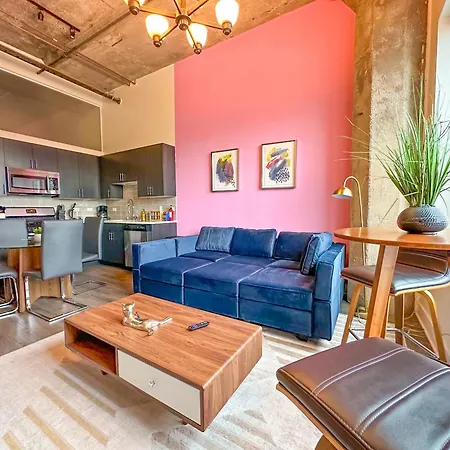 Modern 2br Loft With Amazing Skyline View And Optional Parking For 8 Guests Near Mccormick Place And Soldier Field *