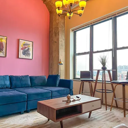 Modern 2br Loft With Amazing Skyline View And Optional Parking For 8 Guests Near Mccormick Place And Soldier Field