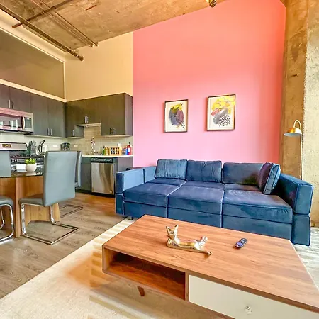 Apartment Modern 2br Loft With Amazing Skyline View And Optional Parking For 8 Guests Near Mccormick Place And Soldier Field
