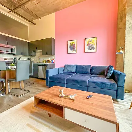Modern 2br Loft With Amazing Skyline View And Optional Parking For 8 Guests Near Mccormick Place And Soldier Field Apartment Chicago