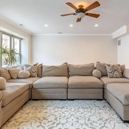 Windy Getaway - 3br 2ba Townhouse Chicago