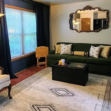 Retro 2 Bedroom 6 Mins To United Center With Parking