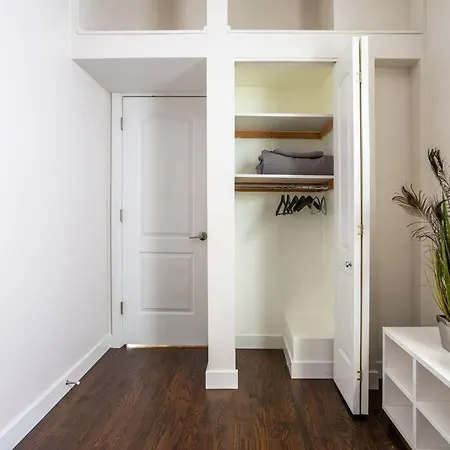 Duplex 3 Bed 2 Bat Steps From Lincoln Square Apartment