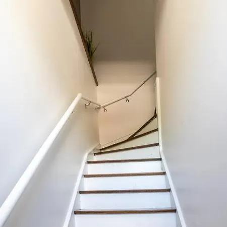 Duplex 3 Bed 2 Bat Steps From Lincoln Square Apartment