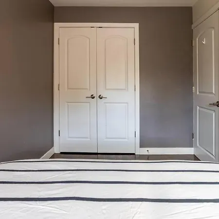 Duplex 3 Bed 2 Bat Steps From Lincoln Square *