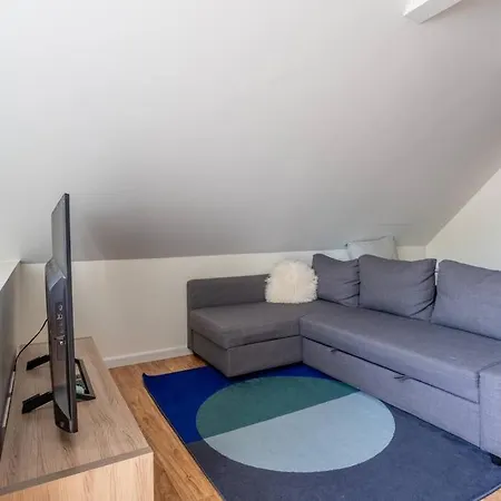 Duplex 3 Bed 2 Bat Steps From Lincoln Square Apartment *