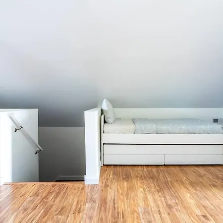 Duplex 3 Bed 2 Bat Steps From Lincoln Square * Chicago