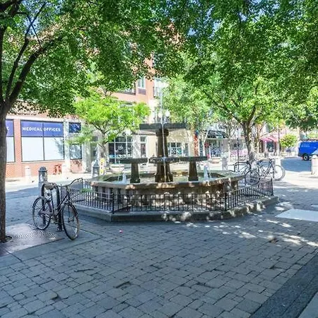 Duplex 3 Bed 2 Bat Steps From Lincoln Square