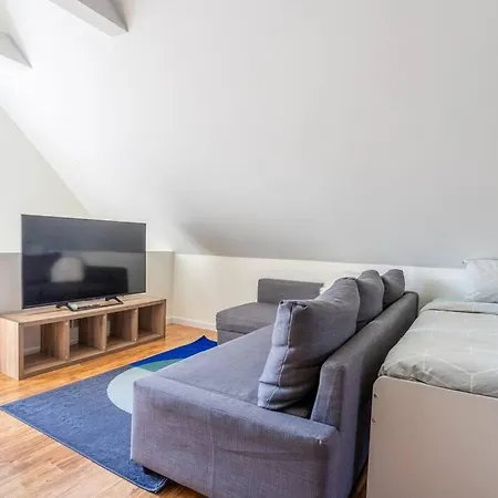 Duplex 3 Bed 2 Bat Steps From Lincoln Square Apartment