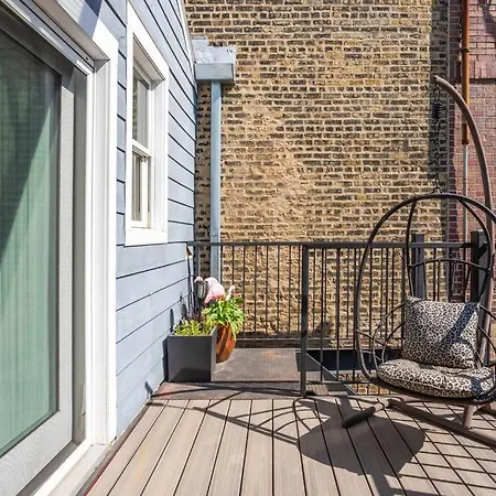 Duplex 3 Bed 2 Bat Steps From Lincoln Square Chicago