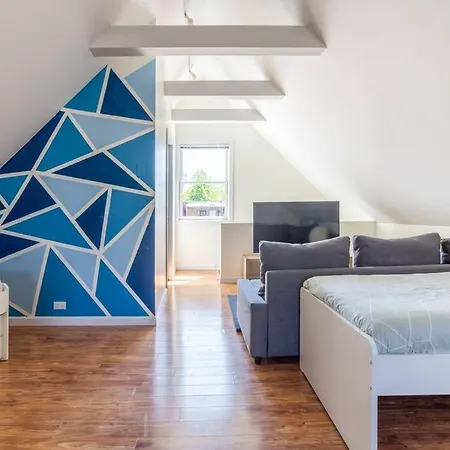 Duplex 3 Bed 2 Bat Steps From Lincoln Square *