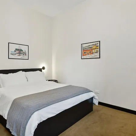Hotel Logan Square Sro