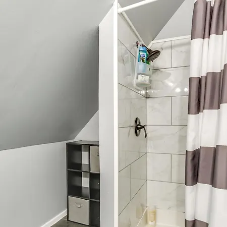 Apartment Spacious Roscoe Village Apt With Home Office! *