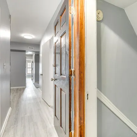 Spacious Roscoe Village Apt With Home Office! Apartment *