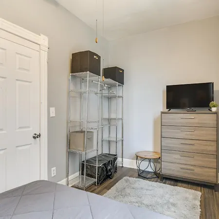 Apartment Spacious Roscoe Village Apt With Home Office!