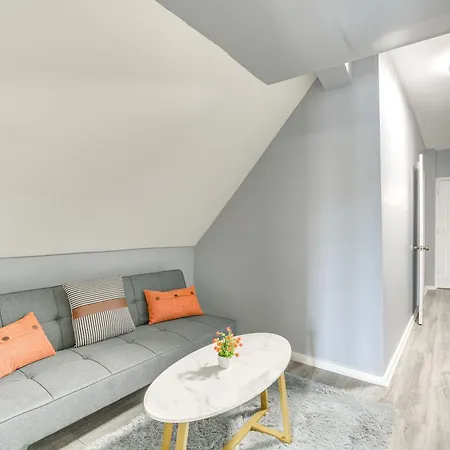 Spacious Roscoe Village Apt With Home Office! Apartment *