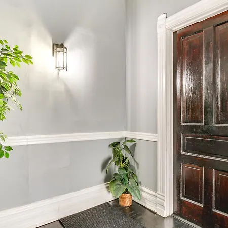 Apartment Spacious Roscoe Village Apt With Home Office! Chicago