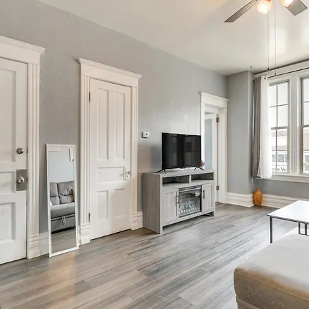 Apartment Spacious Roscoe Village Apt With Home Office! Chicago