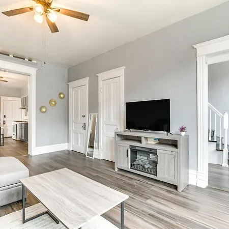 Apartment Spacious Roscoe Village Apt With Home Office! Chicago
