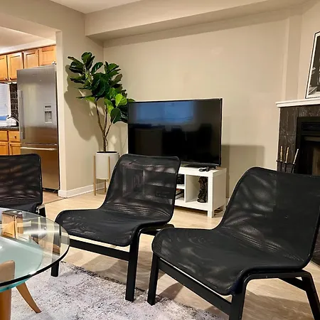 Designer Themed 4 Bedroom In Location With Patio And Fireplace Holiday home *