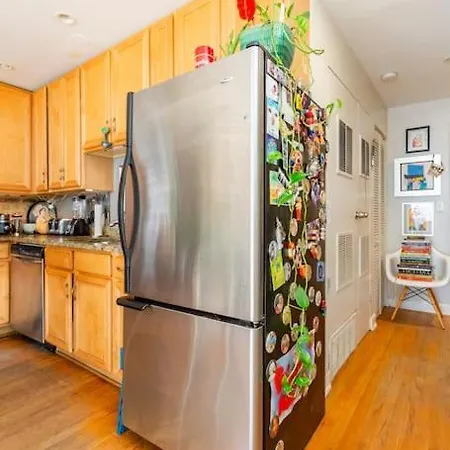 Sunny Character-filled In Trendy Ukrainian Village * Chicago