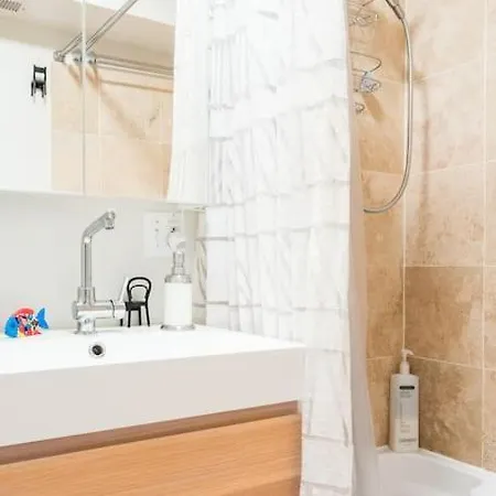 Apartment Sunny Character-filled In Trendy Ukrainian Village *