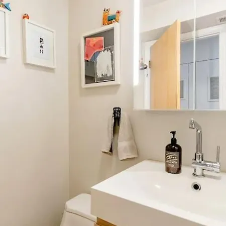 Sunny Character-filled In Trendy Ukrainian Village Chicago