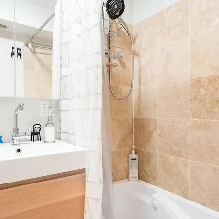 Apartment Sunny Character-filled In Trendy Ukrainian Village