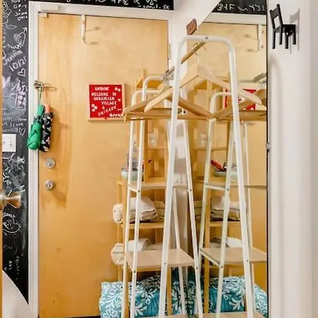 Apartment Sunny Character-filled In Trendy Ukrainian Village *