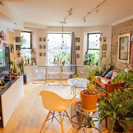 Sunny Character-filled In Trendy Ukrainian Village * Chicago