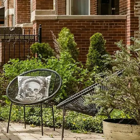 Apartment Sunny Character-filled In Trendy Ukrainian Village Chicago