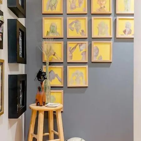 Sunny Character-filled In Trendy Ukrainian Village Chicago