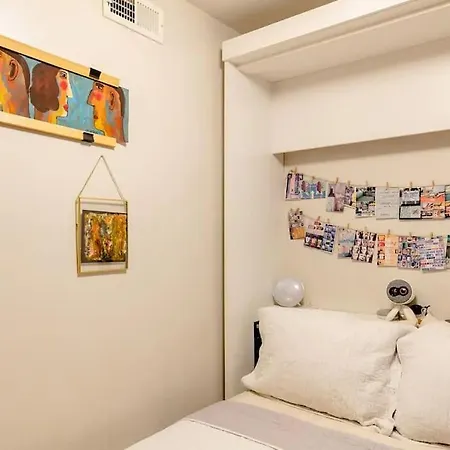 Sunny Character-filled In Trendy Ukrainian Village * Chicago