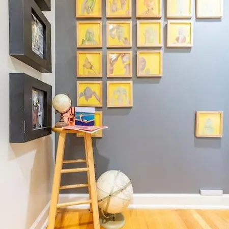 Sunny Character-filled In Trendy Ukrainian Village Chicago