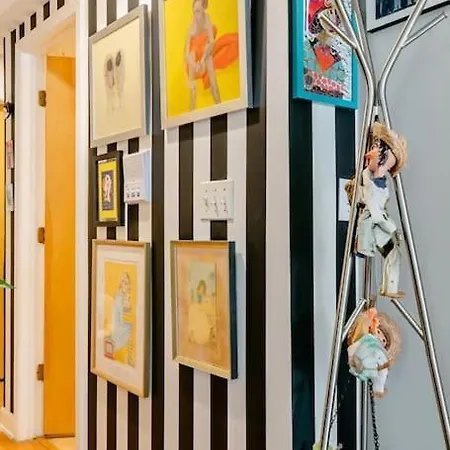 Apartment Sunny Character-filled In Trendy Ukrainian Village