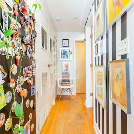 Apartment Sunny Character-filled In Trendy Ukrainian Village *