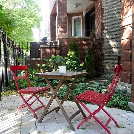 Sunny Character-filled In Trendy Ukrainian Village Chicago